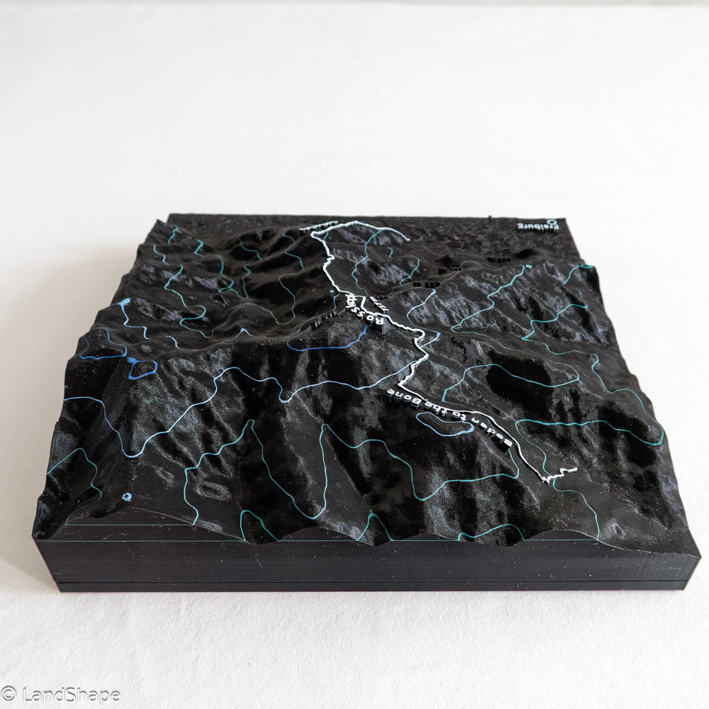 Produktfoto des Borderline-Trail Geländereliefs in Charcoal Black von hinten