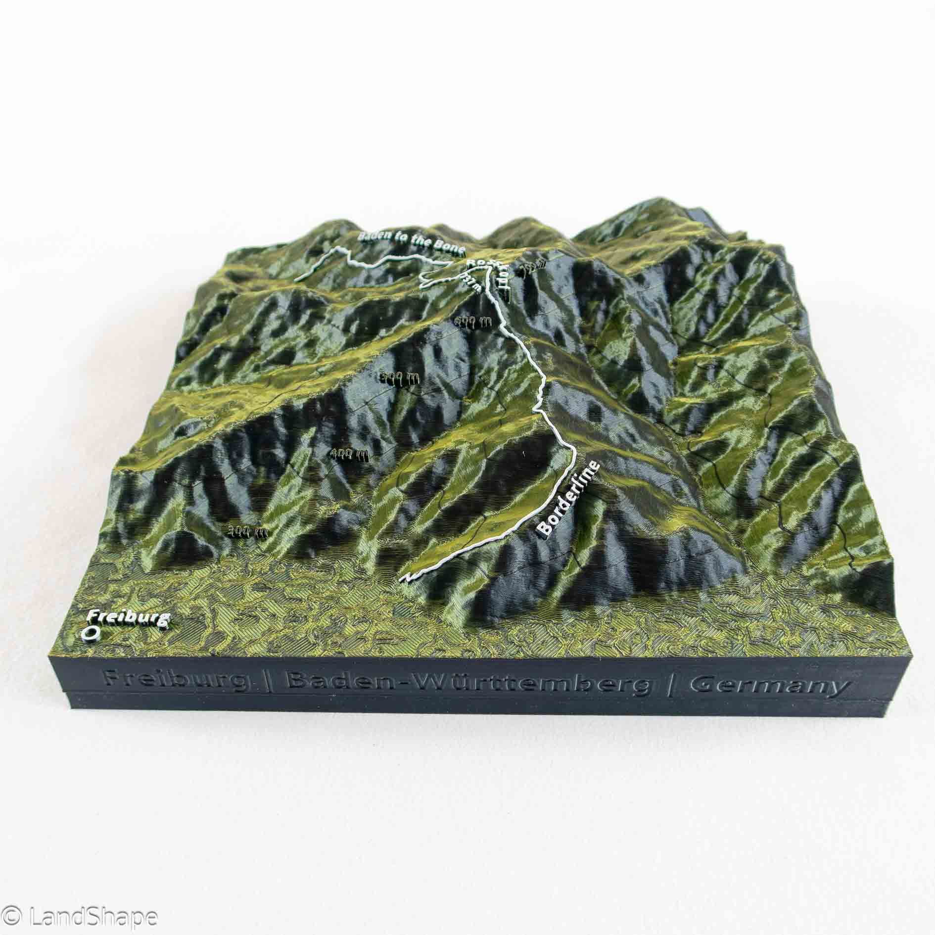 Produktfoto des Borderline-Trail Geländereliefs in Moss Metallic von vorne
