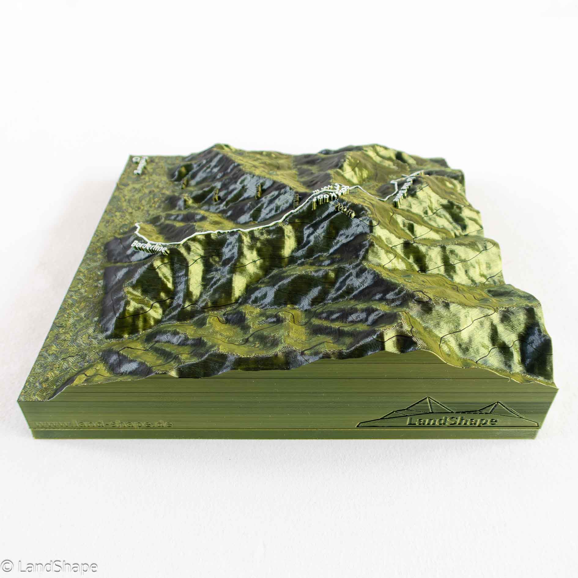 Produktfoto des Borderline-Trail Geländereliefs in Moss Metallic von rechts