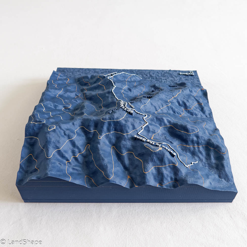 Produktfoto des Borderline-Trail Geländereliefs in Navy Blue von hinten