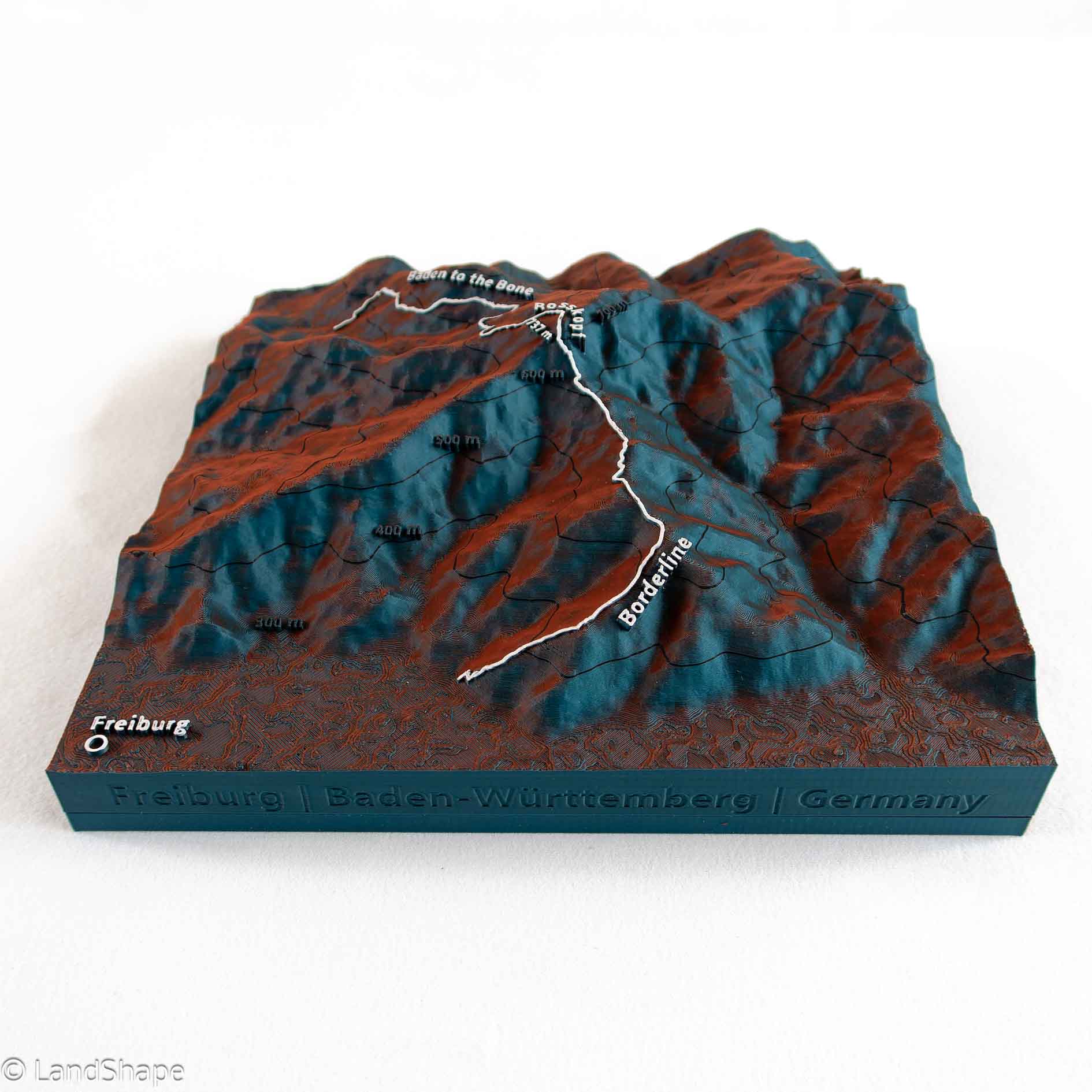 Produktfoto des Borderline-Trail Geländereliefs in Ocean-Red von vorne