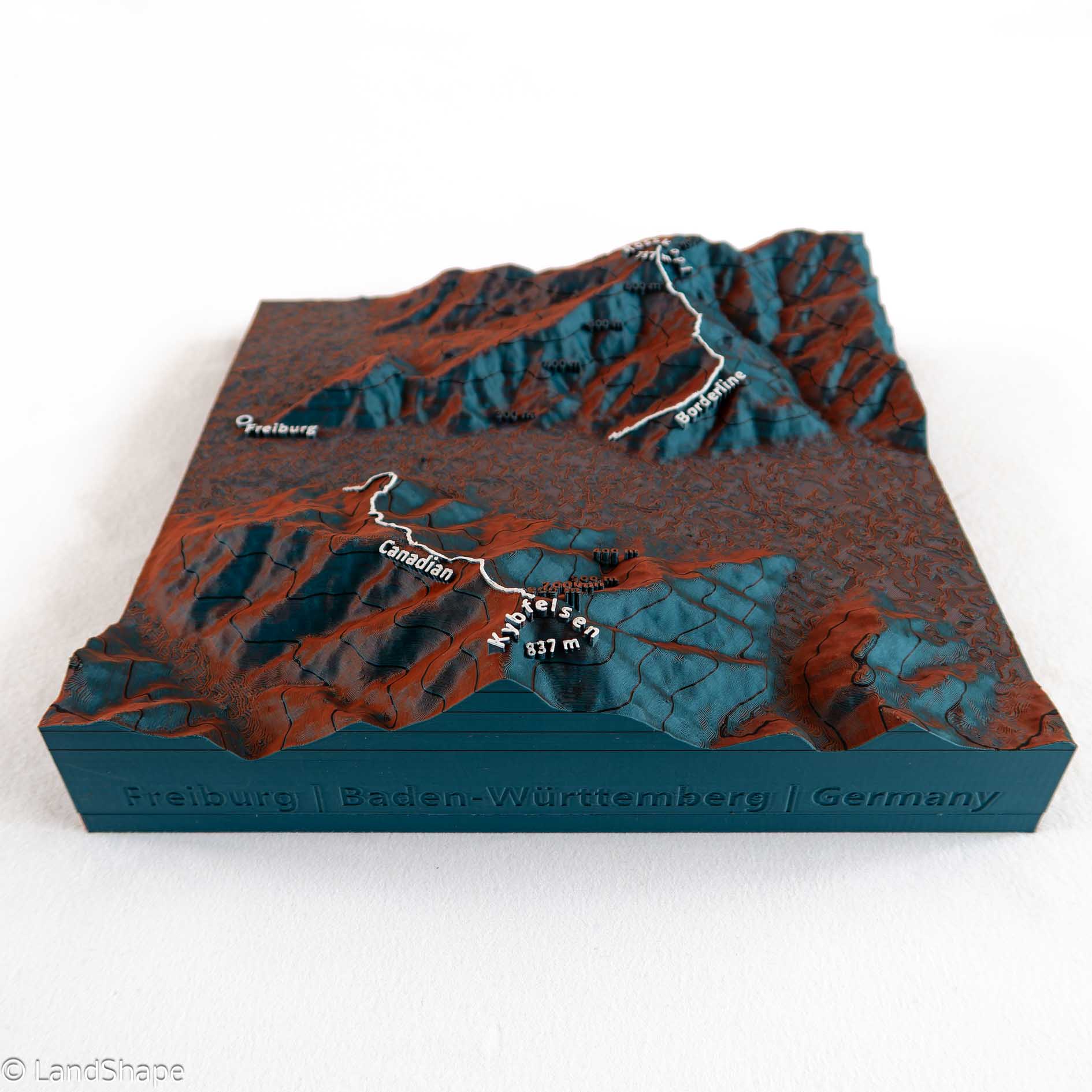 Produktfoto des Canadian-Borderline Geländereliefs in Ocean-Red von vorne