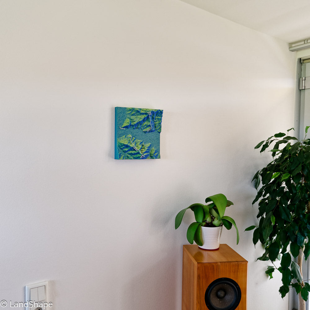 Produktfoto des Canadian-Borderline-Trail Geländereliefs in Velvet Green an der Wand