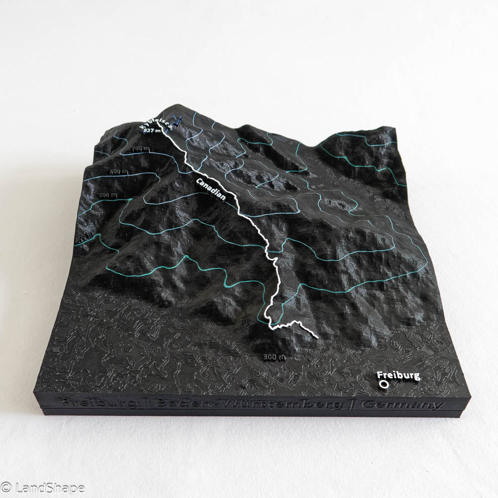 Produktfoto des Canadian-Trail Geländereliefs in Charcoal Black von vorn