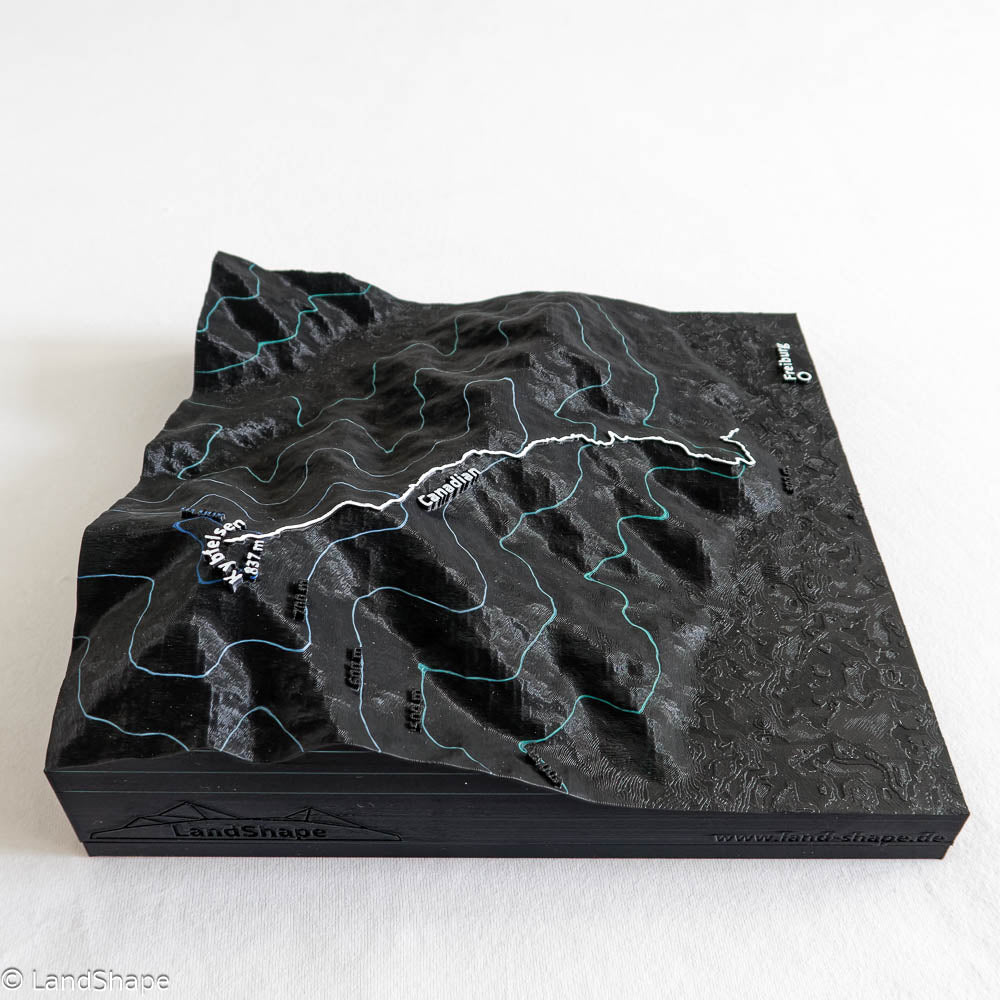 Produktfoto des Canadian-Trail Geländereliefs in Charcoal Black von rechts