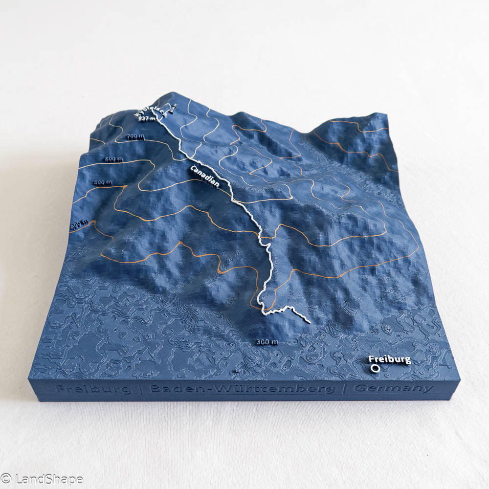 Produktfoto des Canadian-Trail Geländereliefs in Navy Blue von vorn