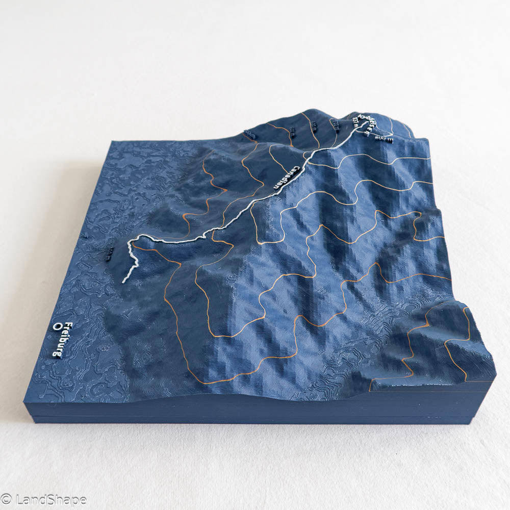 Produktfoto des Canadian-Trail Geländereliefs in Navy Blue von links