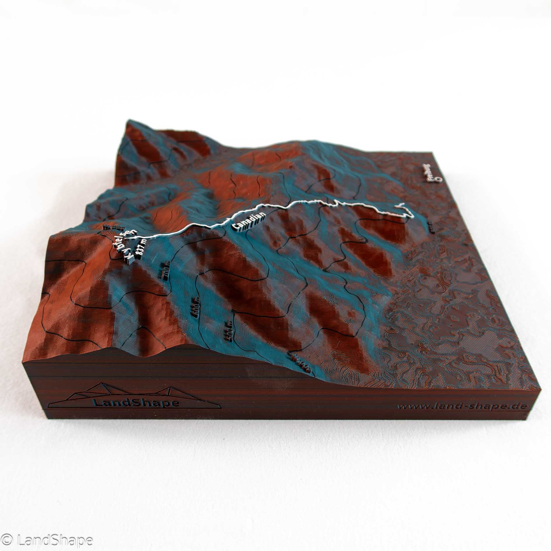 Produktfoto des Canadian-Trail Geländereliefs in Ocean-Red von links