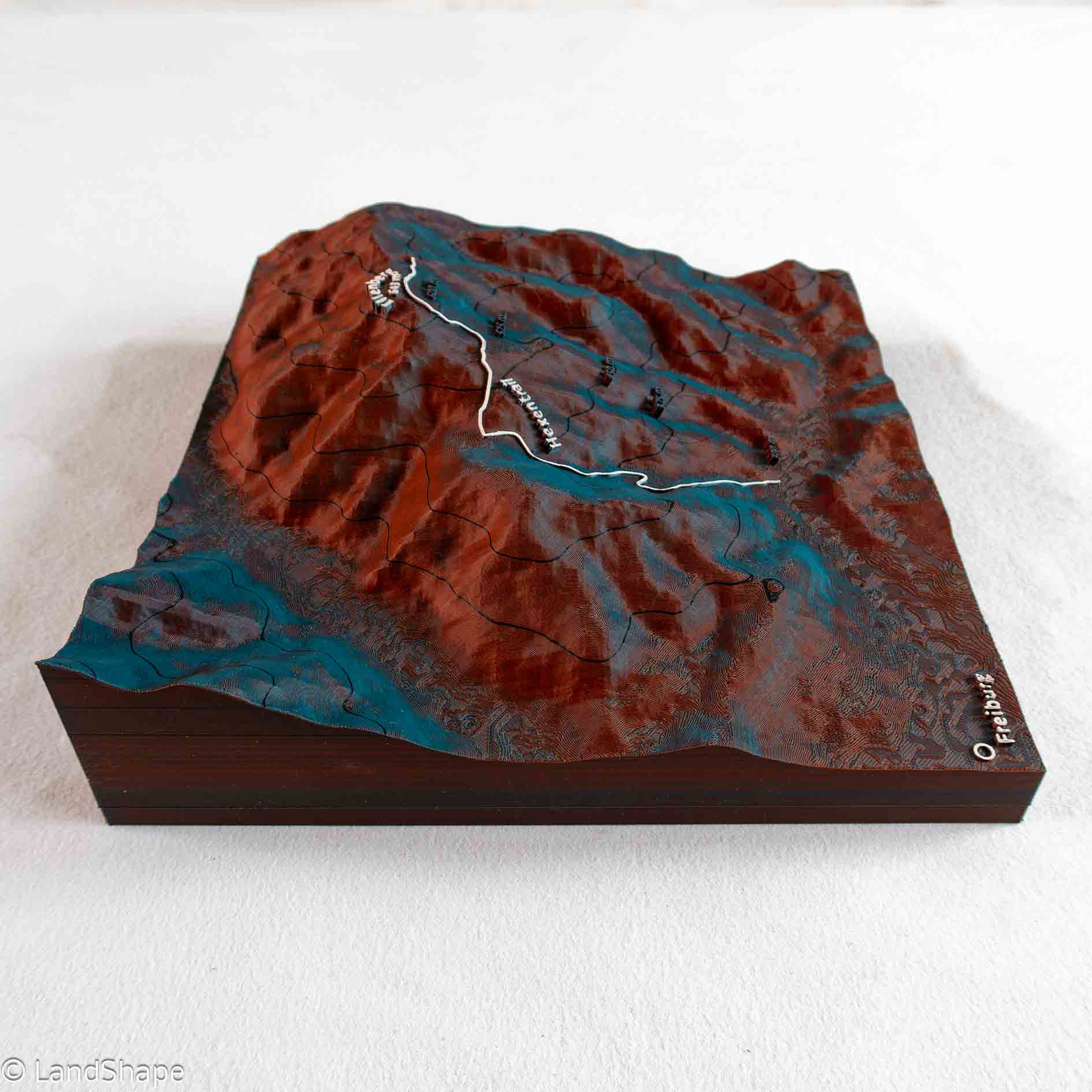 Produktfoto des Hexentrail Geländereliefs in Ocean-Red von links