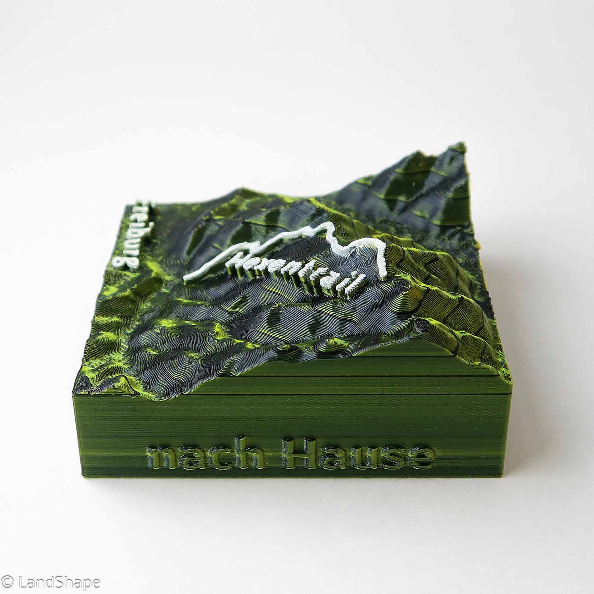 Produktfoto des Hexentrail Dekomagneten in Moss Metallic von rechts